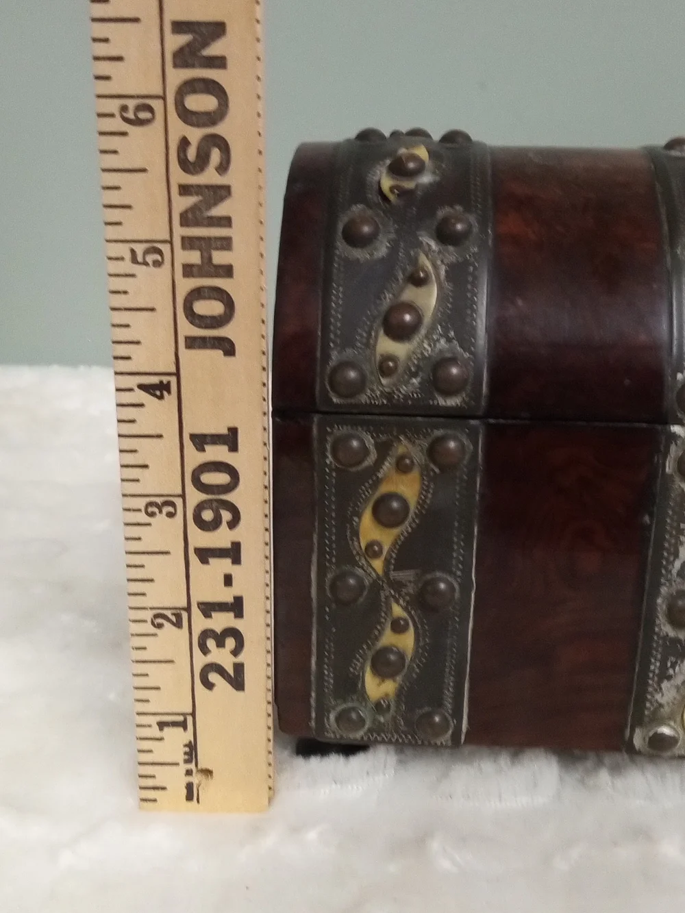 19th Century Burled Walnut Wood English Tea Box With Bone Details